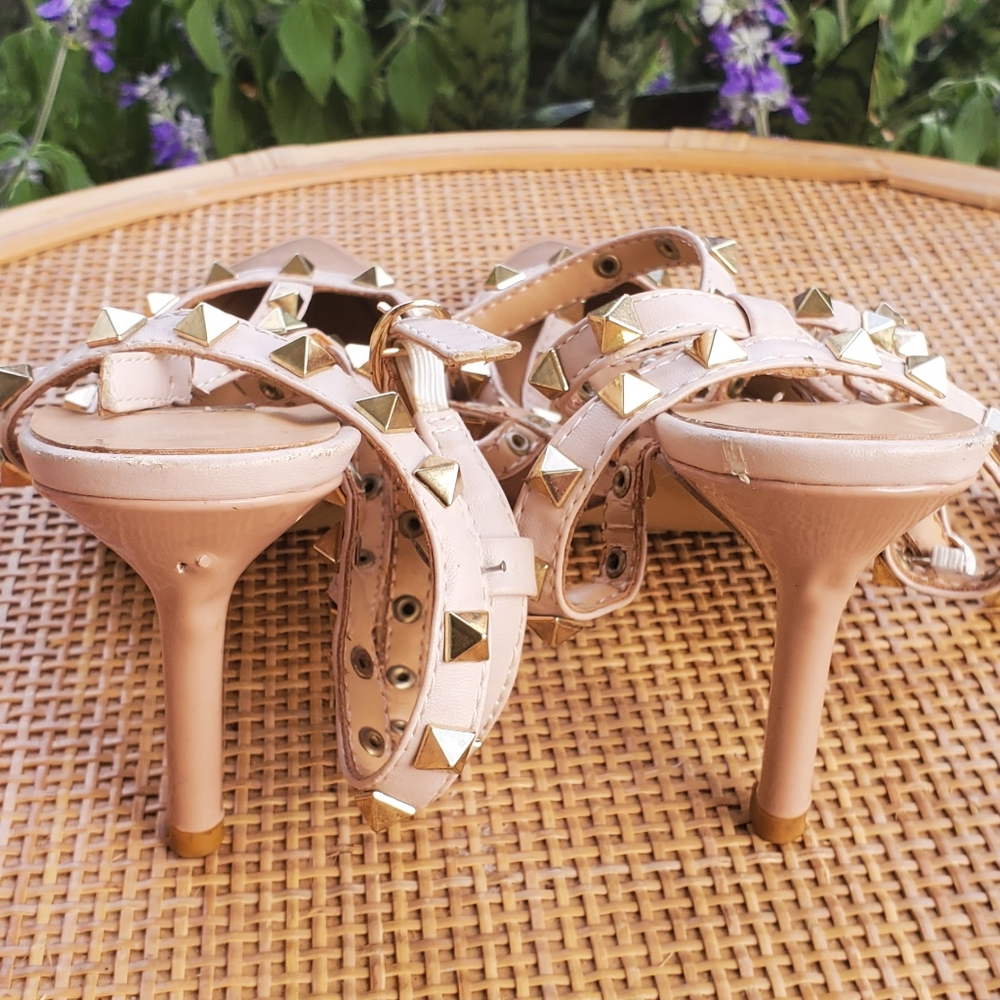 Valentino Garavani Rockstud Angle Strap Pump 

Color is PINK in color 

AS IS